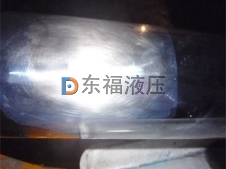 挖機(jī)液壓油缸鍍鉻活塞桿現(xiàn)場修復(fù)過程